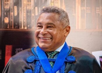 ENTRE O LIRISMO E A REALIDADE