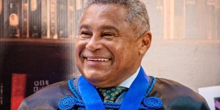 ENTRE O LIRISMO E A REALIDADE